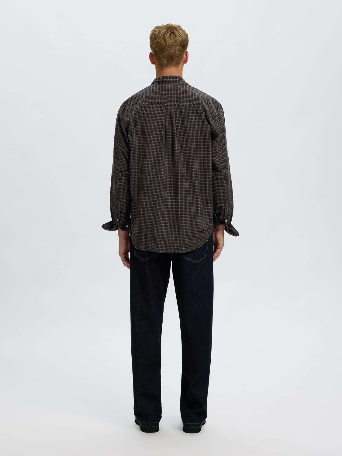 model_shot-back